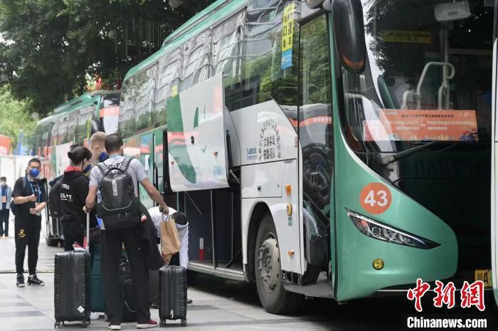 所以，在宋天铭给自己下药之后、在叶辰还没回来之前，自己就做一个老年痴呆患者。